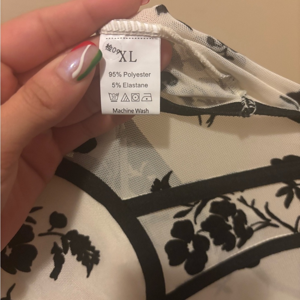 Black and White Floral Women's Top - Picture 4 of 4